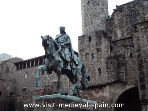 Statue of Ramon Berenguer III on horseback in front of the MHUBA Barcelona.